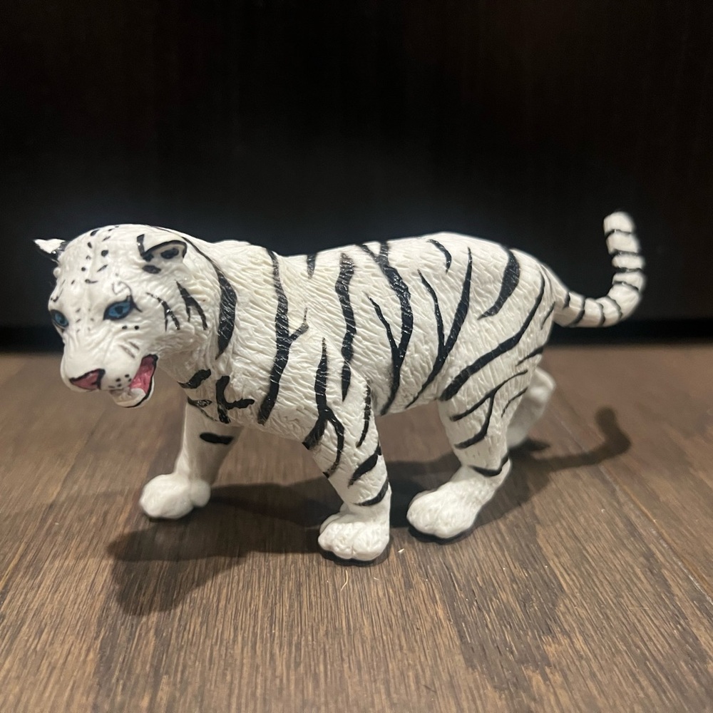 Vintage Safari Ltd 1998 White Tiger Retired Animal Figure Collectible